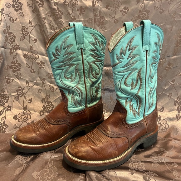Ariat Shoes - Ariat Women's Western Boots in Brown and Turquoise 6.5B